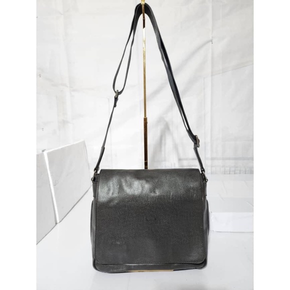 Authentic Louis Vuitton Taiga Andrei Crossbody Bag Grey - Picture 1 of 15